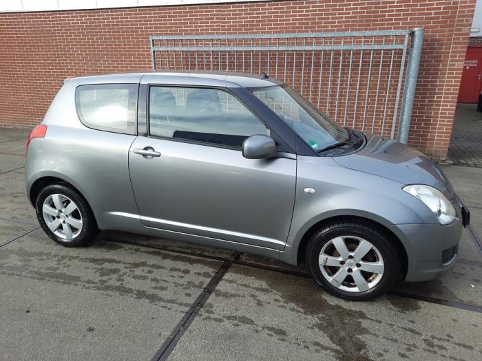 Suzuki Swift 1.3 VVT 16V Skrotfordon (2010, GRIJS)