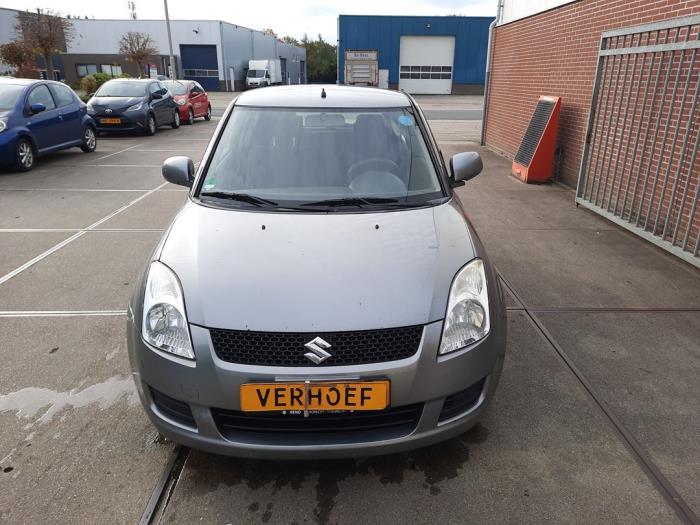 Suzuki Swift 1.3 VVT 16V Skrotfordon (2010, GRIJS)