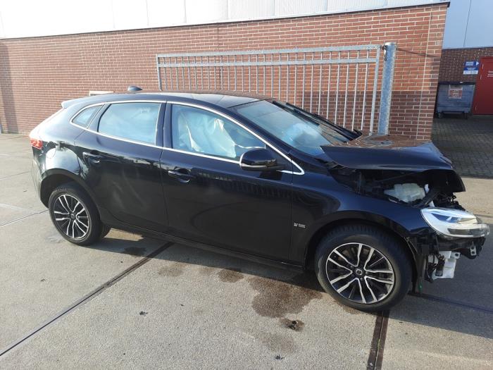 Volvo V40 2.0 D2 16V Sloopvoertuig (2016, Zwart)