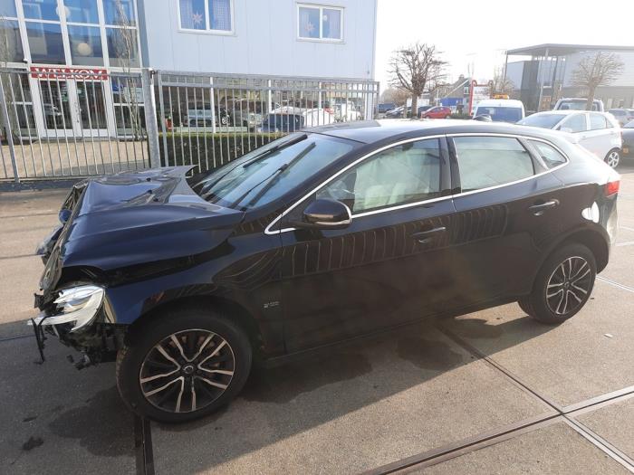 Volvo V40 2.0 D2 16V Sloopvoertuig (2016, Zwart)