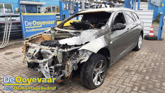 Opel Insignia Sports Tourer 1.5 Turbo 16V 165 Sloopvoertuig (2019, Grijs)