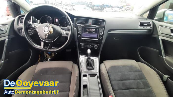 Volkswagen Golf VII Variant 1.6 TDI BlueMotion 16V Skrotfordon (2014, GRIJS METALLIC)