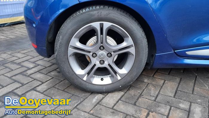 Renault Clio IV 1.5 dCi 90 FAP Skrotfordon (2017, BLAUW METALLIC)