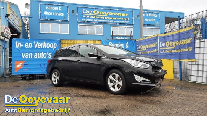 Hyundai i40 CW 2.0 GDI 16V Skrotfordon (2012, ZWART)