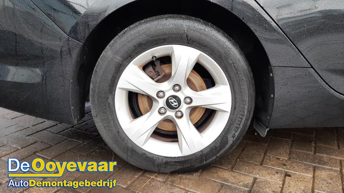 Hyundai i40 CW 2.0 GDI 16V Skrotfordon (2012, ZWART)