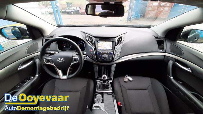 Hyundai i40 CW 2.0 GDI 16V Skrotfordon (2012, ZWART)