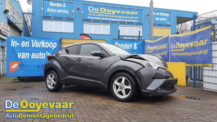Toyota C-HR 1.8 16V Hybrid Skrotfordon (2017, GRIJS METALLIC)