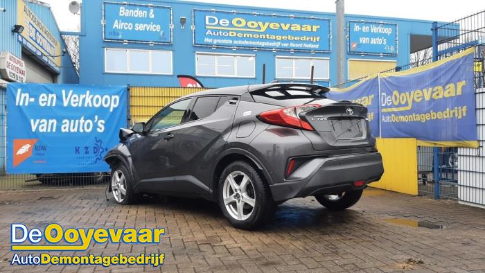 Toyota C-HR 1.8 16V Hybrid Skrotfordon (2017, GRIJS METALLIC)