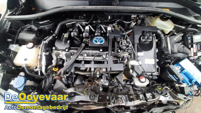 Toyota C-HR 1.8 16V Hybrid Skrotfordon (2017, GRIJS METALLIC)