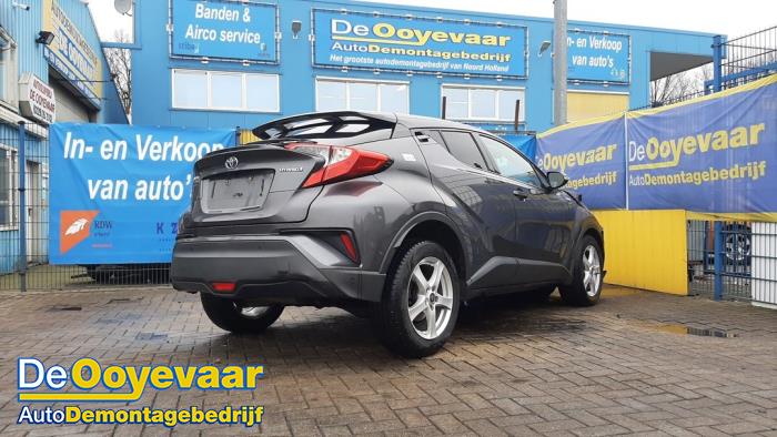 Toyota C-HR 1.8 16V Hybrid Skrotfordon (2017, GRIJS METALLIC)