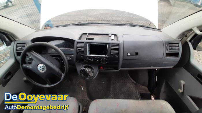 Volkswagen Transporter T5 1.9 TDi Skrotfordon (2006, WIT)