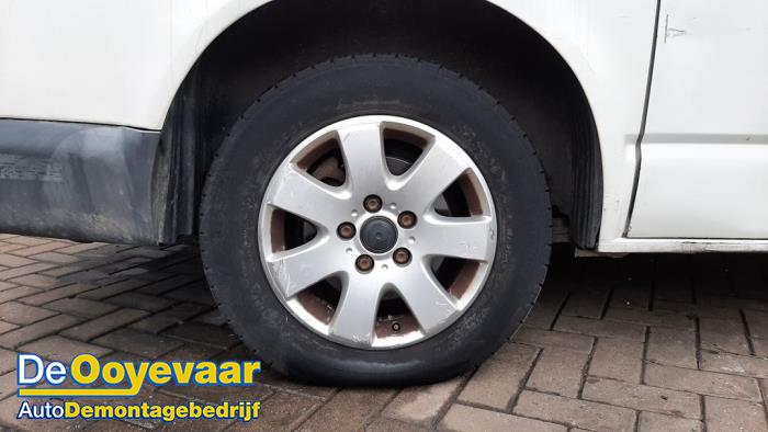 Volkswagen Transporter T5 1.9 TDi Skrotfordon (2006, WIT)