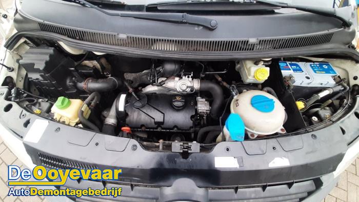 Volkswagen Transporter T5 1.9 TDi Skrotfordon (2006, WIT)