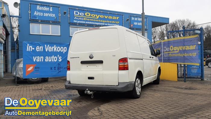 Volkswagen Transporter T5 1.9 TDi Skrotfordon (2006, WIT)