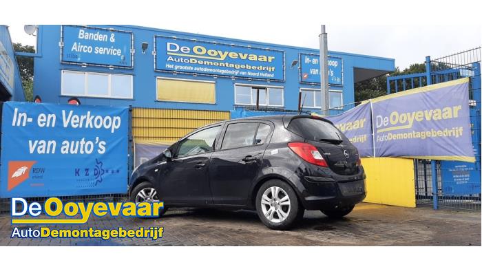 Opel Corsa D 1.3 CDTi 16V ecoFLEX Skrotfordon (2011, ZWART)