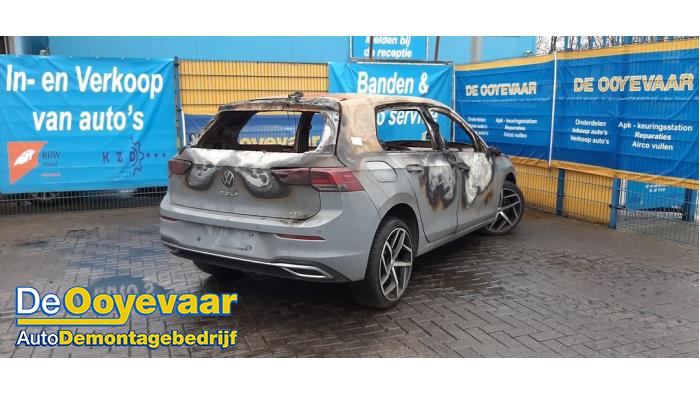 Volkswagen Golf VIII 1.5 eTSI 16V Skrotfordon (2020, GRIJS)