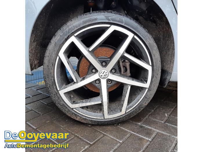 Volkswagen Golf VIII 1.5 eTSI 16V Skrotfordon (2020, GRIJS)