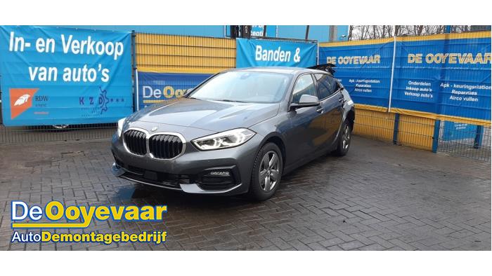 BMW 1 serie 118i 1.5 TwinPower 12V Skrotfordon (2021, GRIJS)