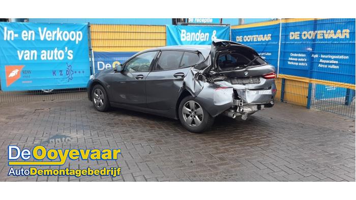 BMW 1 serie 118i 1.5 TwinPower 12V Skrotfordon (2021, GRIJS)
