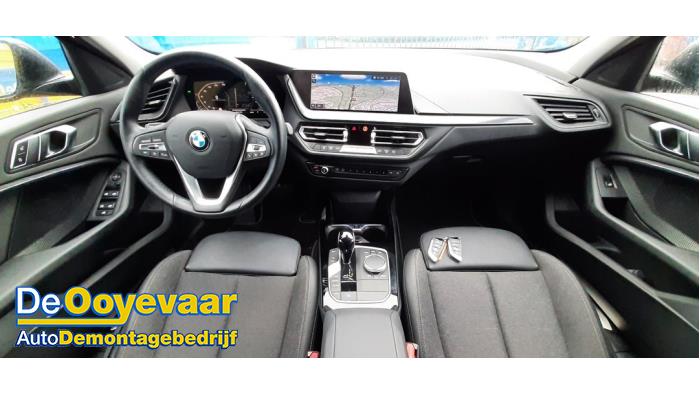 BMW 1 serie 118i 1.5 TwinPower 12V Skrotfordon (2021, GRIJS)