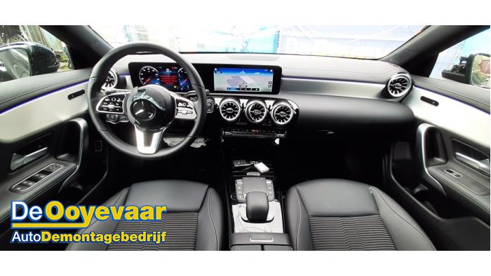 Mercedes CLA Shooting Brake 1.3 CLA-180 Turbo 16V Sloopvoertuig (2023, Zwart)