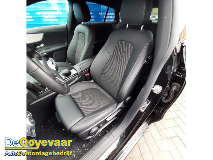 Mercedes CLA Shooting Brake 1.3 CLA-180 Turbo 16V Sloopvoertuig (2023, Zwart)