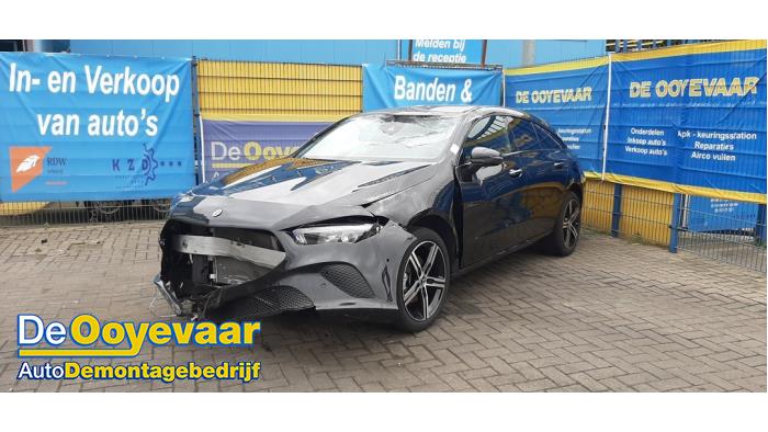 Mercedes CLA Shooting Brake 1.3 CLA-180 Turbo 16V Sloopvoertuig (2023, Zwart)