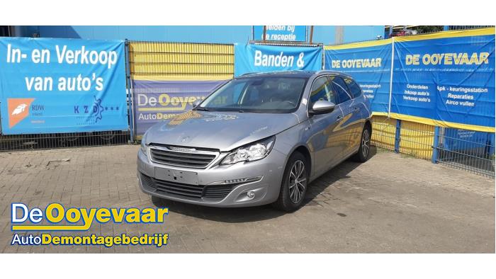 Peugeot 308 SW 1.2 12V e-THP PureTech 130 Skrotfordon (2015, GRIJS)