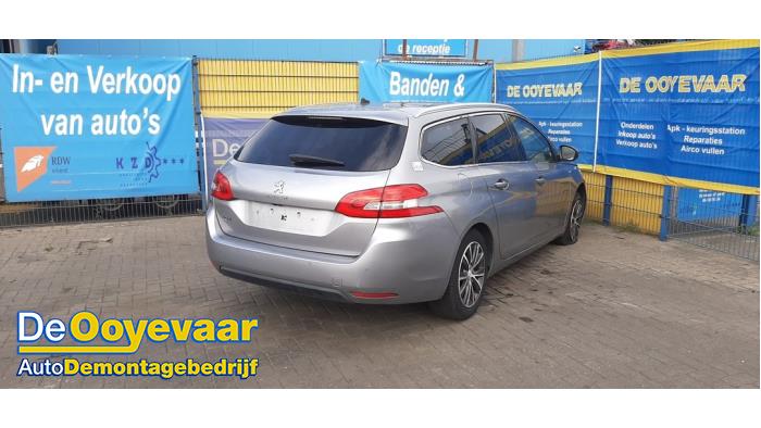 Peugeot 308 SW 1.2 12V e-THP PureTech 130 Skrotfordon (2015, GRIJS)