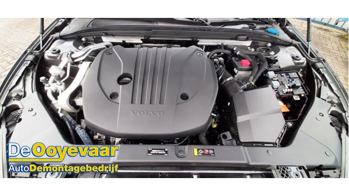 Volvo V60 II 2.0 B3 16V Mild Hybrid Skrotfordon (2021, GRIJS)