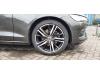 Volvo V60 II 2.0 B3 16V Mild Hybrid Skrotfordon (2021, GRIJS)