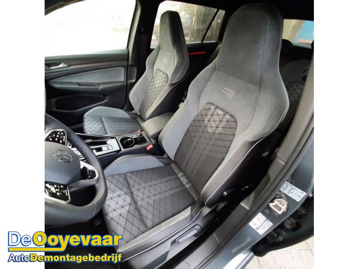 Volkswagen Golf VIII Variant 1.5 eTSI 16V Sloopvoertuig (2024, Grijs)