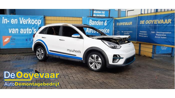 Kia Niro I E-Niro 64 kWh Samochód złomowany (2021, Bialy)
