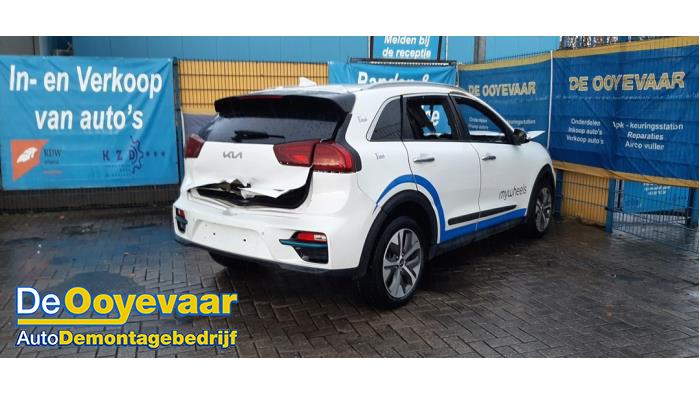 Kia Niro I E-Niro 64 kWh Samochód złomowany (2021, Bialy)