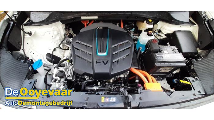 Kia Niro I E-Niro 64 kWh Samochód złomowany (2021, Bialy)