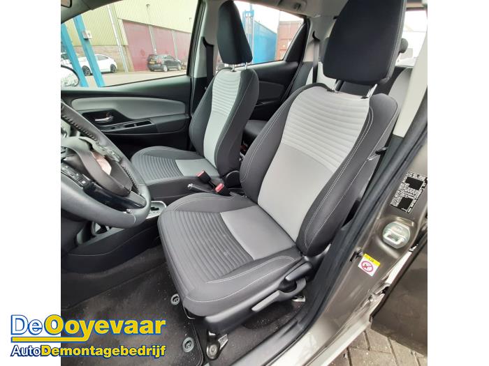 Toyota Yaris III 1.5 16V Hybrid Skrotfordon (2018, GRIJS)