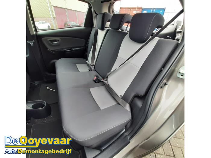 Toyota Yaris III 1.5 16V Hybrid Skrotfordon (2018, GRIJS)