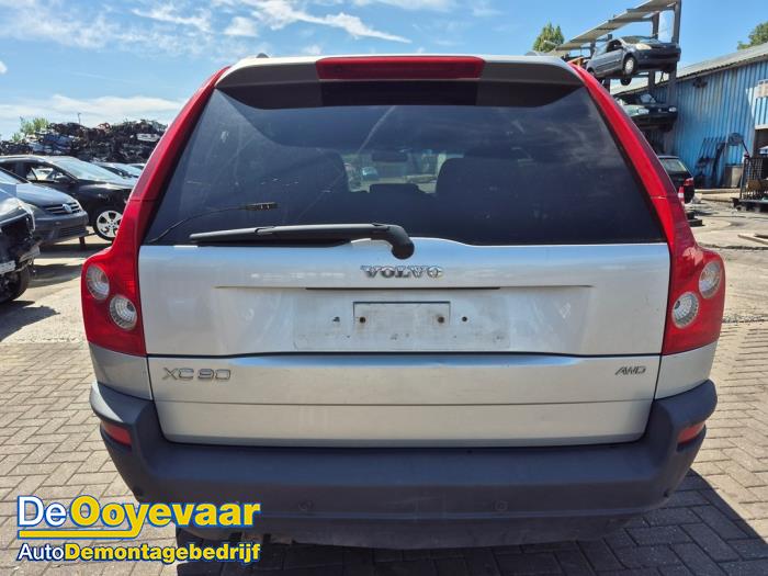 Volvo XC90 I 2.4 D5 20V Skrotfordon (2009, METALLIC ZILVER)