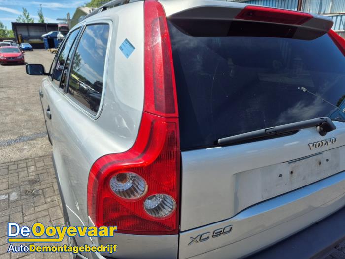 Volvo XC90 I 2.4 D5 20V Skrotfordon (2009, METALLIC ZILVER)