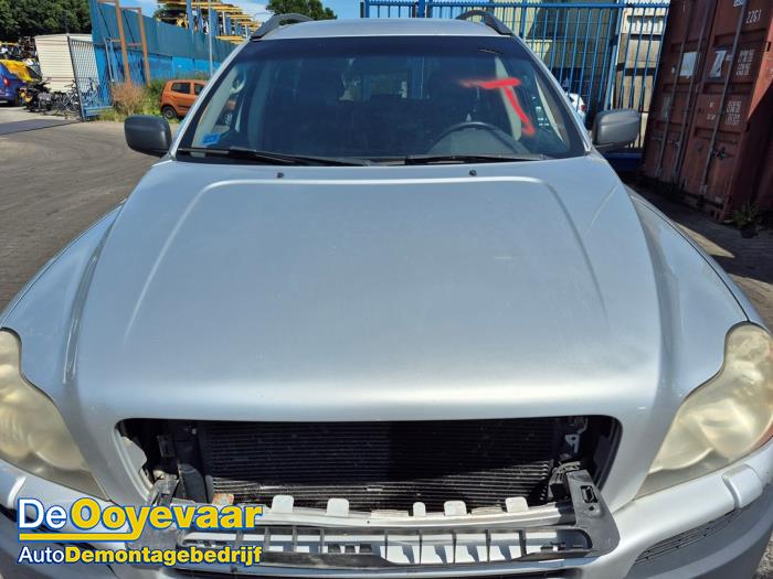 Volvo XC90 I 2.4 D5 20V Skrotfordon (2009, METALLIC ZILVER)