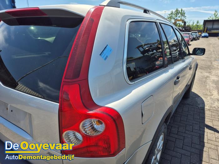 Volvo XC90 I 2.4 D5 20V Skrotfordon (2009, METALLIC ZILVER)