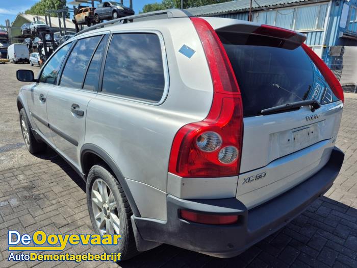 Volvo XC90 I 2.4 D5 20V Skrotfordon (2009, METALLIC ZILVER)