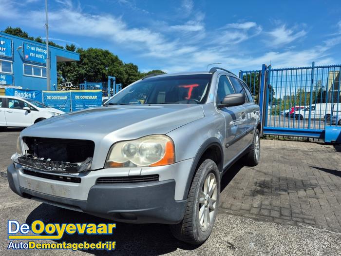 Volvo XC90 I 2.4 D5 20V Skrotfordon (2009, METALLIC ZILVER)