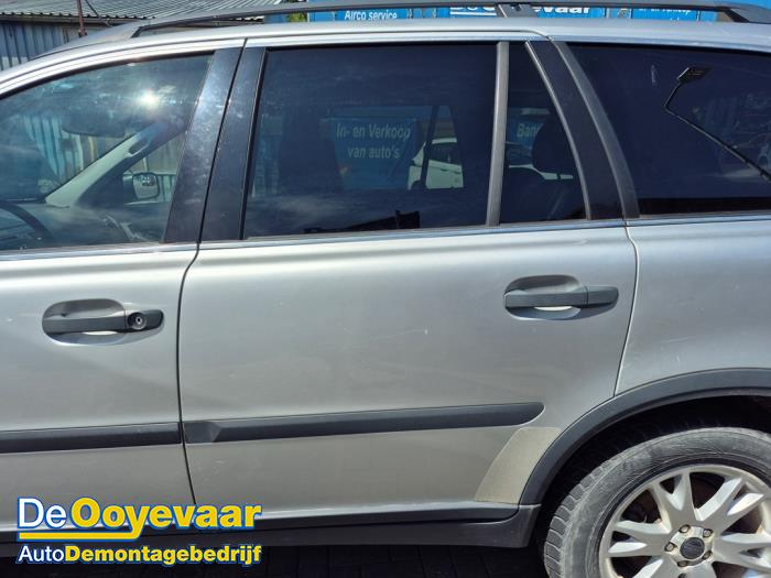 Volvo XC90 I 2.4 D5 20V Skrotfordon (2009, METALLIC ZILVER)