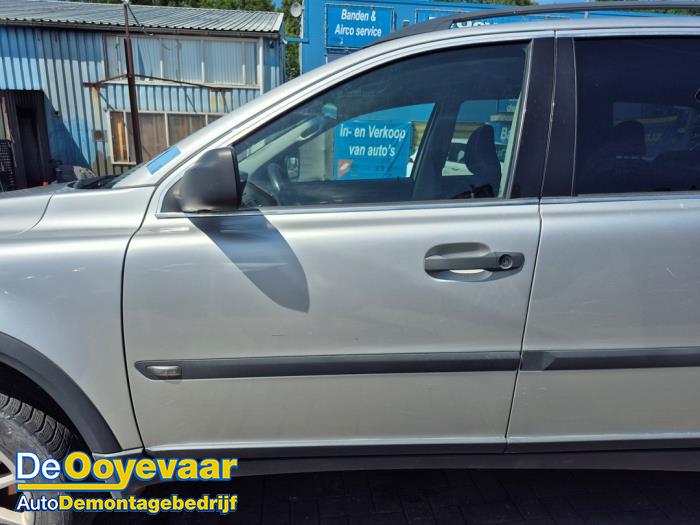 Volvo XC90 I 2.4 D5 20V Skrotfordon (2009, METALLIC ZILVER)