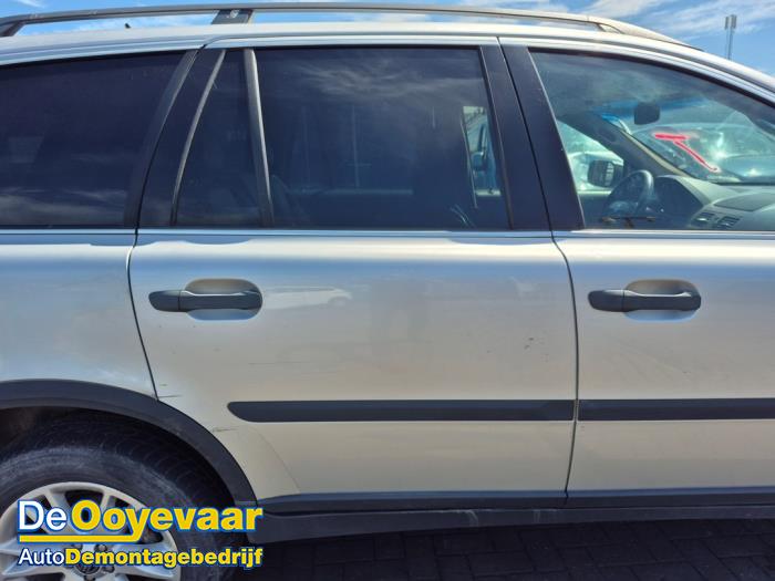 Volvo XC90 I 2.4 D5 20V Skrotfordon (2009, METALLIC ZILVER)