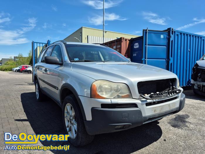 Volvo XC90 I 2.4 D5 20V Skrotfordon (2009, METALLIC ZILVER)