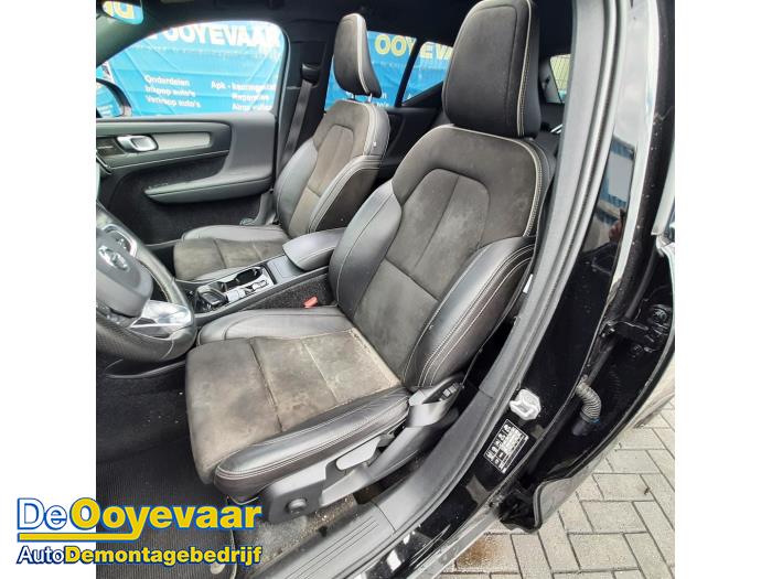 Volvo XC40 2.0 D3 16V Skrotfordon (2020, ZWART)