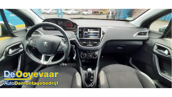 Peugeot 208 I 1.2 Vti 12V PureTech 82 Skrotfordon (2014, GRIJS)