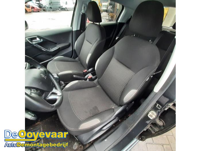 Peugeot 208 I 1.2 Vti 12V PureTech 82 Skrotfordon (2014, GRIJS)